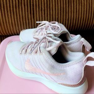 Nike girls tennis shoes